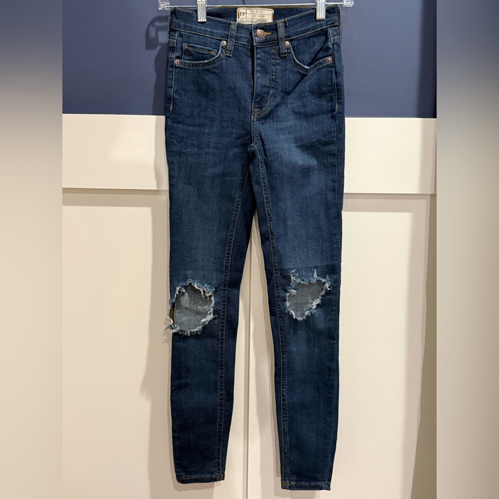 Free People Dark Blue Distressed Skinny Jeans Size 24 Like New!
